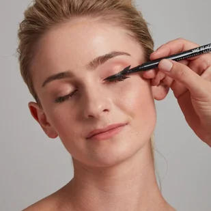 NYX Professional Makeup Professional Makeup - Super Skinny Eye Marker - Carbon Black - Eyeliner w pisaku NYXSMBWPI - Eyelinery - miniaturka - grafika 6