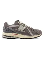 Trampki męskie - New Balance Skórzane sneakersy "M2002RFB" w kolorze szarym - miniaturka - grafika 1