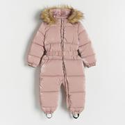Kurtki i płaszcze dla dziewczynek - Reserved - Pikowany kombinezon z ociepleniem - Beżowy - miniaturka - grafika 1
