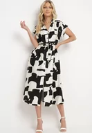 Sukienki - Czarno-Biała Koszulowa Sukienka w Kolorowe Łaty z Paskiem w Talii o Rozkloszowanym Kroju Folefia - miniaturka - grafika 1