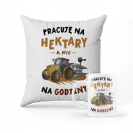 Gadżety dla niej i dla niego - ZESTAW PODUSZKA + KUBEK Prezent Dla Rolnika Pracuje na Hektary Mem Traktor - miniaturka - grafika 1