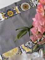 Obrusy i serwetki - Bawełniany plamoodporny bieżnik szarego koloru - miniaturka - grafika 1