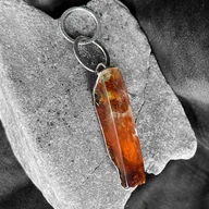 Wisiorki - Unikalny wisiorek srebrny z bursztynem bałtyckim - miniaturka - grafika 1
