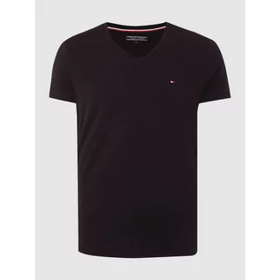 Koszulki męskie - T-shirt o kroju Slim Fit z dekoltem w serek - Tommy Hilfiger - grafika 1