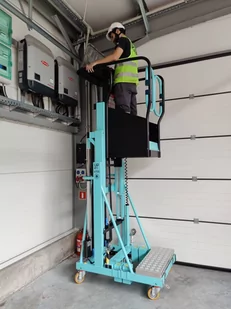 Podnośnik osobowy (udźwig: 140 kg, wymiary platformy: 48x69 cm, maks. wysokość robocza: 482 cm) 00081565 - Wózki magazynowe - miniaturka - grafika 16