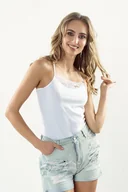 Koszulki i topy damskie - Koszulka damska na cienkich ramiączkach z koronką na dekolcie i plecach Dafne Eldar biała  S - miniaturka - grafika 1