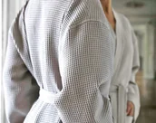 Szlafroki damskie - Blanc Des Vosges Szlafrok bawełniany Manoir Perle - miniaturka - grafika 1