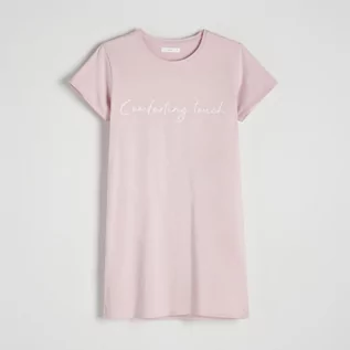Piżamy damskie - Reserved - Bawełniana koszula nocna - Różowy - grafika 1