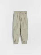 Spodnie i spodenki dla dziewczynek - Reserved - Spodnie parachute - jasnozielony - miniaturka - grafika 1