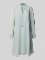 Sukienki - Sukienka o długości do kolan ze stójką model ‘Delilah’ - miniaturka - grafika 1