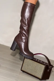 Czekoladowe kozaki damskie bieżnikowany słupek i platforma elastyczna cholewka Carla 4139 - Kozaki damskie - miniaturka - grafika 1