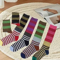 Skarpetki damskie - TEMU 2 pary damskich retro kolorowych skarpet do kolan w paski i skarpet do kolan - wielokolorowe (różowy, zielony, żółty, czerwony, fioletowy, - miniaturka - grafika 1