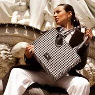 Torebki damskie - Damska shopperka żakardowa we wzory czarno - biała - miniaturka - grafika 1