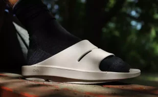 OOFOS Klapki regeneracyjne OOahh nomad - Klapki i japonki męskie - miniaturka - grafika 8