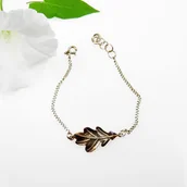 Bransoletki - Bransoletka na łańcuszku z listkiem dębowym brązowym - miniaturka - grafika 1