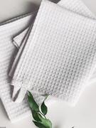 Ściereczki, gąbki, czyściki - Ręcznik bawełniany o gofrowej fakturze białego koloru 47 x 105 cm - miniaturka - grafika 1