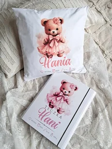 ZESTAW MISIA Z KWIATAMI, teczka i poduszka, prezent na narodziny, roczek - Kalendarze - miniaturka - grafika 1