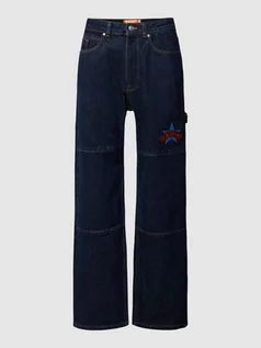Spodnie męskie - Jeansy z wyhaftowanym logo - grafika 1