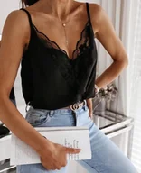 Bluzki damskie - Luźna damska bluzka z koronką - Czarny - miniaturka - grafika 1