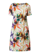 Sukienki - Sukienka w kwiatowe wzory - miniaturka - grafika 1