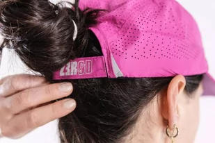 ZEROD Czapka biegowa RUNNING CAP różowa - Czapki i chusty sportowe męskie - miniaturka - grafika 2