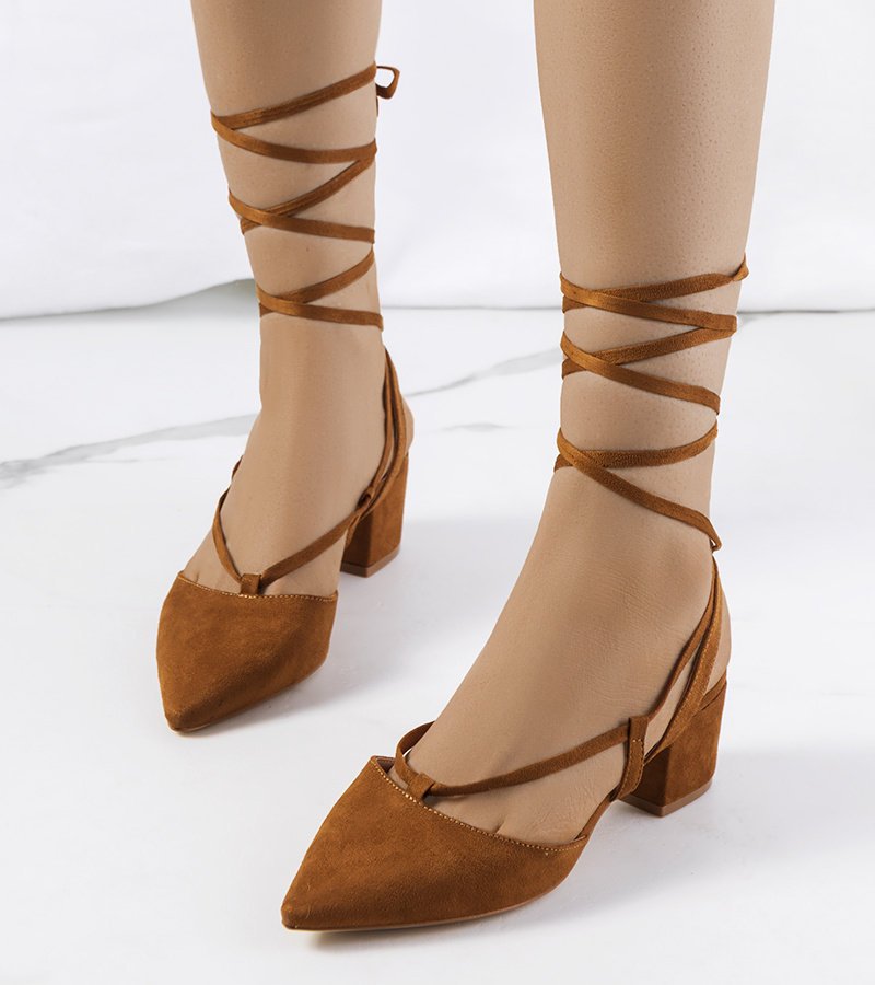 Brązowe wiązane czółenka na słupku Victoris-39