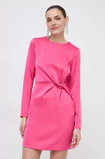 Sukienki - Silvian Heach sukienka kolor różowy mini prosta - grafika 1