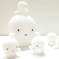 Lampy stojące - A Little Lovely Company A Little Lovely Company lampka nocna, duszek 1403 - miniaturka - grafika 1