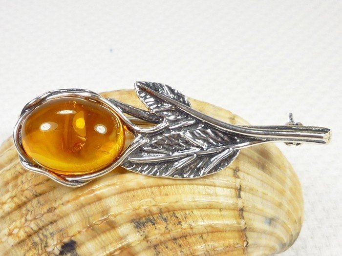 Broszka srebrna z bursztynem 412-24