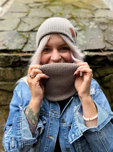 Komin zimowy logo skórka Ciemny beż - Apaszki i szaliki damskie - miniaturka - grafika 1