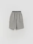 Spodnie i spodenki dla chłopców - Reserved - Bawełniane szorty - jasnoszary - miniaturka - grafika 1