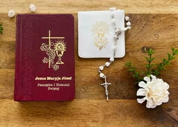 Zestaw komunijny - biały różaniec serduszka w etui i modlitewnik - Różańce - miniaturka - grafika 1