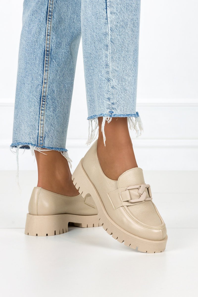 Beżowe mokasyny skórzane na platformie z łańcuchem PRODUKT POLSKI Casu 20089-41