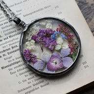 Naszyjniki - Fioletowe kwiatuszki - miniaturka - grafika 1