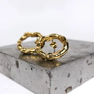 Kolczyki - Nieregularne srebrne kolczyki kółka pozłacane sztyfty - miniaturka - grafika 1