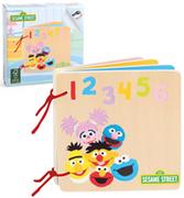 Zabawki interaktywne dla dzieci - small foot, książeczka edukacyjna Ulica Sezamkowa, cyfry i kolory - miniaturka - grafika 1
