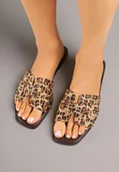 Klapki i japonki damskie - Panterkowe Klapki z Przeplatanymi Paskami Zdobione Nitami Redanire - miniaturka - grafika 1