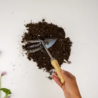 Grabie i motyki - Drewniana motyczka ogrodowa z pazurkami - W. Legutko - miniaturka - grafika 1