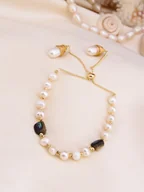 Bransoletki - L'Atelier de Gaia Pozłacana bransoletka z perłami i masą perłową - miniaturka - grafika 1