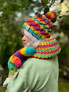 Modna czapka zimowa HAPPY Tęcza - Czapki damskie - miniaturka - grafika 1