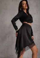 Spódnice - Czarna Asymetryczna Spódnica z Satyny Zdobiona Koronką Katarva - miniaturka - grafika 1