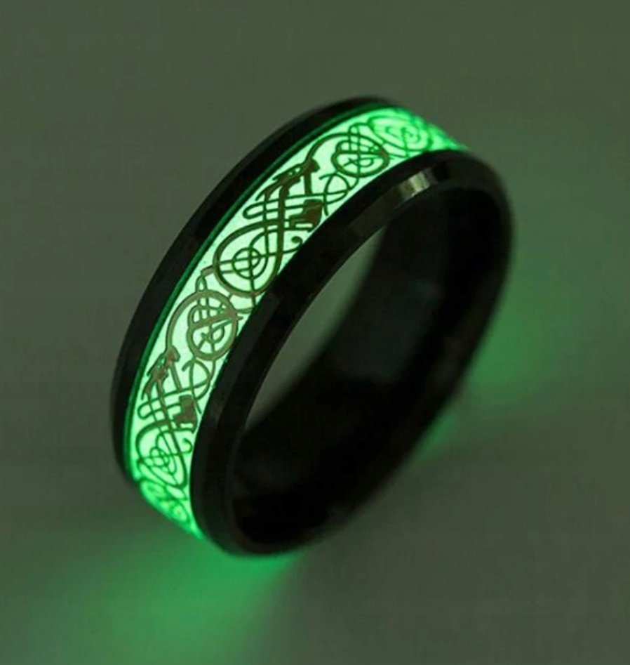 Czarny Sygnet Złoty Smok Celtycki Glow in Dark Świecący w Ciemonści Wolfram