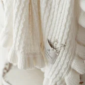 Koce i narzuty dla dzieci - Memi Bambusowy kocyk z falbanką powder pink 85x105 - miniaturka - grafika 1