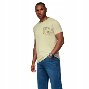 Męski t-shirt z printowaną kieszonką - jasnooliwkowy V2 OM-TSPT-0227 r. XL - Koszulki męskie Męski t-shirt z printowaną kieszonką - jasnooliwkowy V2 OM-TSPT-0227 r. XL - Koszulki męskie - miniaturka - grafika 1