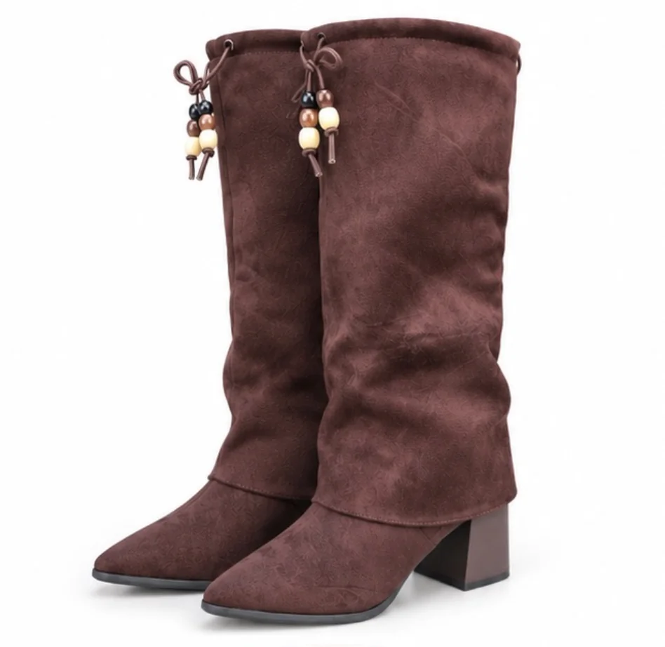 Damskie kozaki na słupku brązowe z ozdobnymi koralikami 37