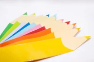 Szkolne artykuły papiernicze - Kredki - dekoracje z papieru - miniaturka - grafika 1