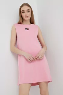 Sukienki - Tommy Jeans sukienka bawełniana kolor różowy mini prosta - grafika 1