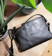 Torebki damskie - Nodo Bag S czarna mała kopertówka z paskiem - miniaturka - grafika 1