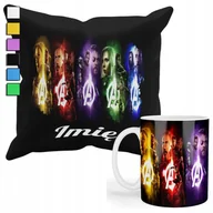 Gadżety dla niej i dla niego - ZESTAW KUBEK + POSZEWKA Z NADRUKIEM-DLA FANA PREZENT AVENGERS +IMIĘ - miniaturka - grafika 1