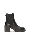 Botki damskie - Klasyczne skórzane botki z elastycznymi wstawkami - miniaturka - grafika 1